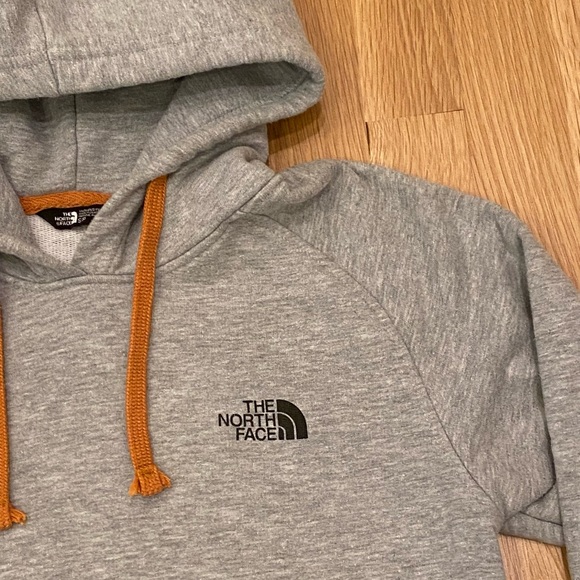 The North Face Gray Sweatshirt w Hood/ Pullover /Back Screen-Print  / Female S - Picture 2 of 16